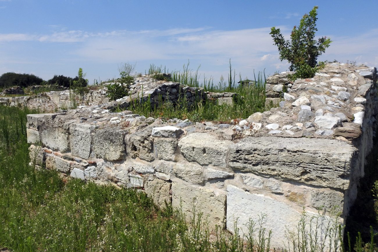 pics/amfipolis23-twr1.jpg the tower at the middle of the south side