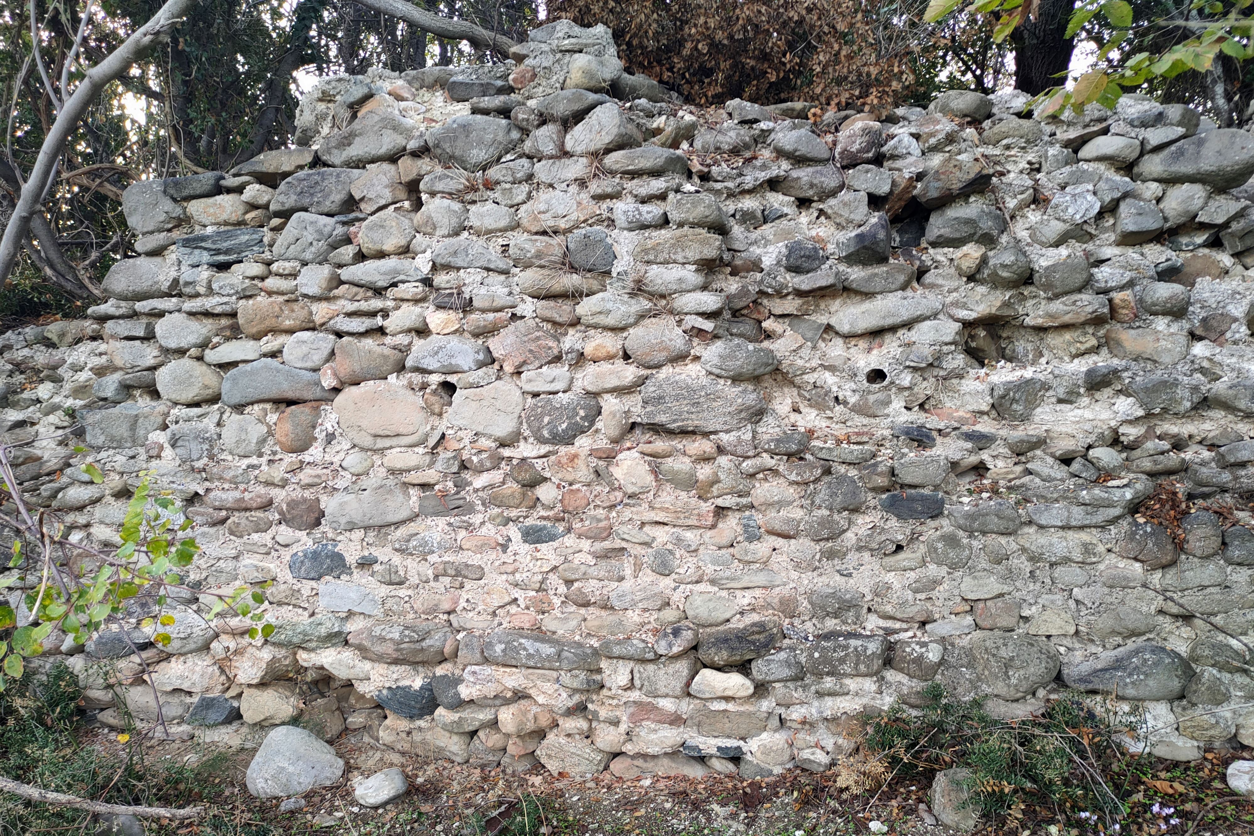 pics/anastas12-tm3_est.jpg est side of the double wall in part 3