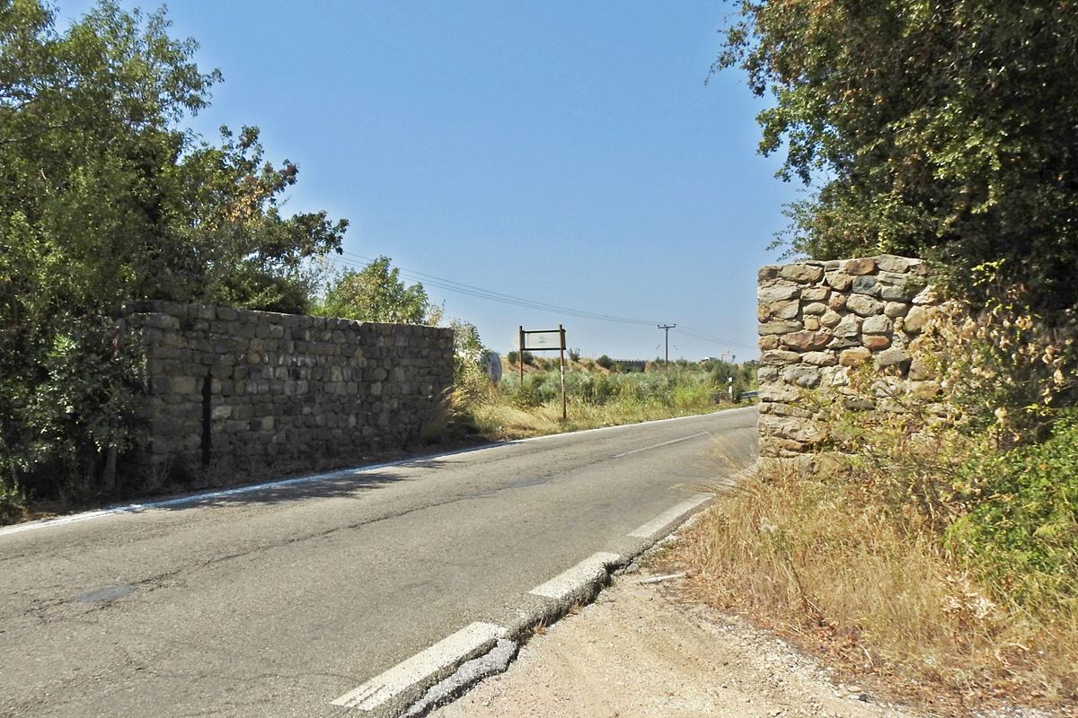 the old NR Xanthi Komotini at the junction with the wall