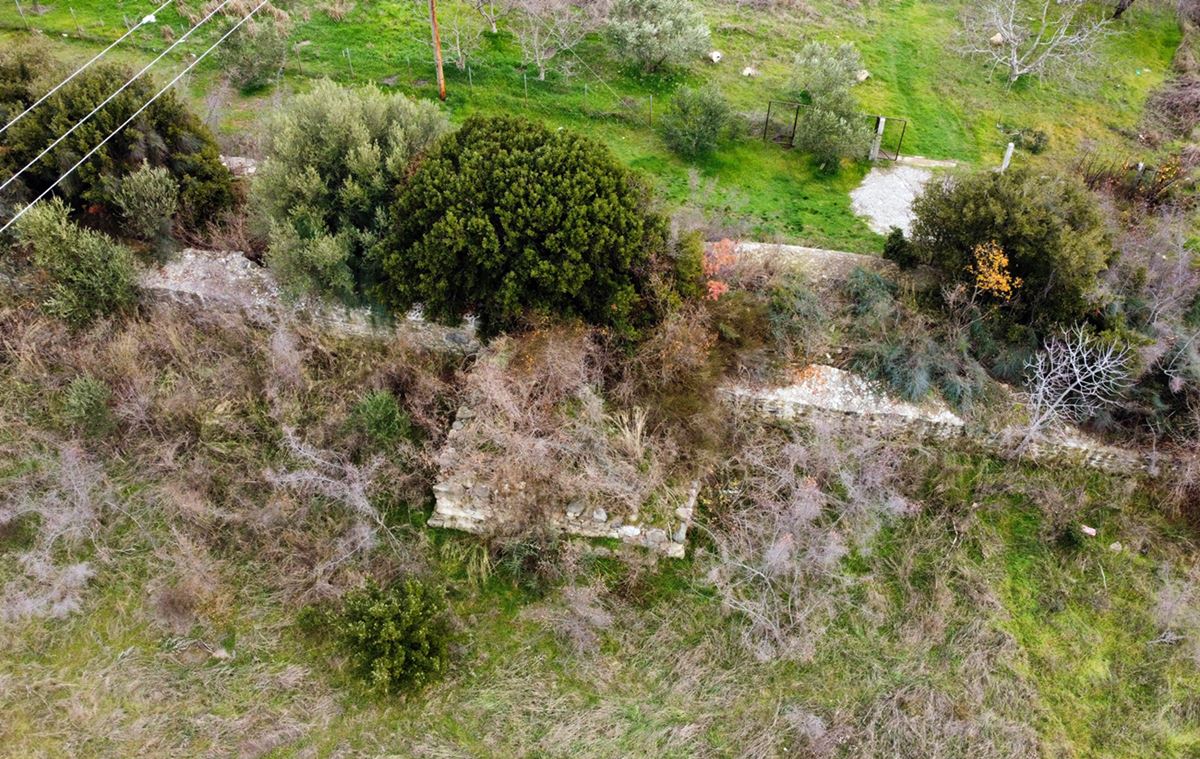 pics/anastas9-pyrg.jpg τhe square tower at part 2