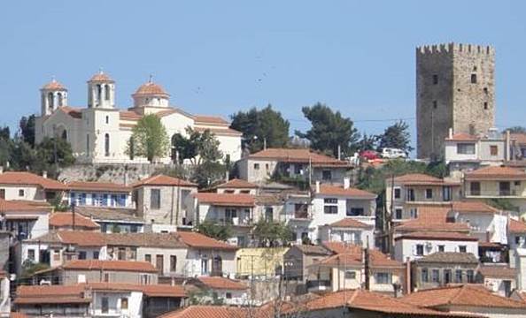 pics/avlonari7.jpg General view of the village with the tower
