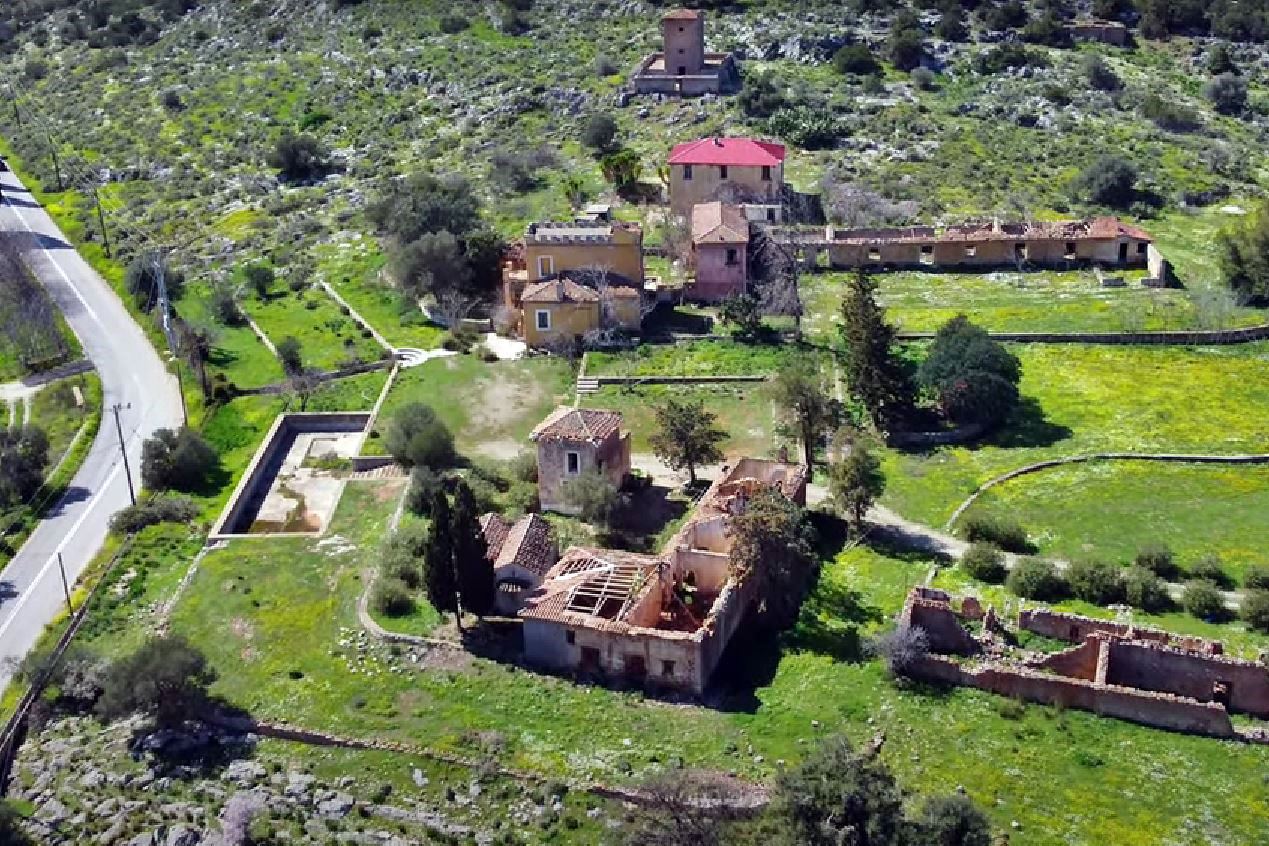 the Benaki compound - the tower in the middle  (G Traveller -  May 2023)