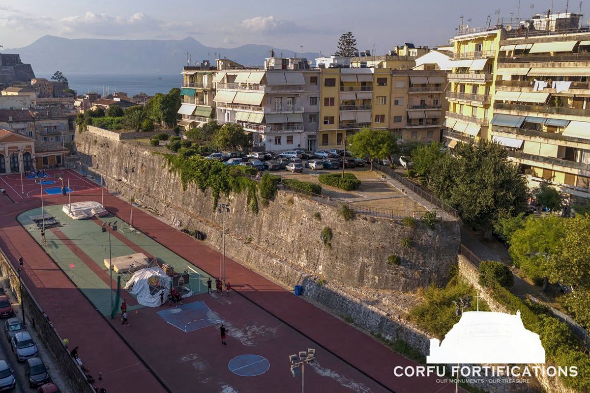 pics/corfu-athanas4.jpg the platform of Agios Athanassios