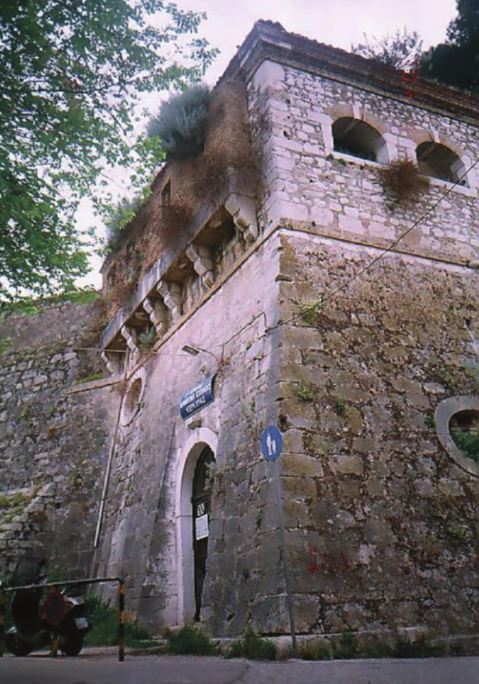 pics/corfu-sarantar_gate.jpg the gate to Sarantaris bastion