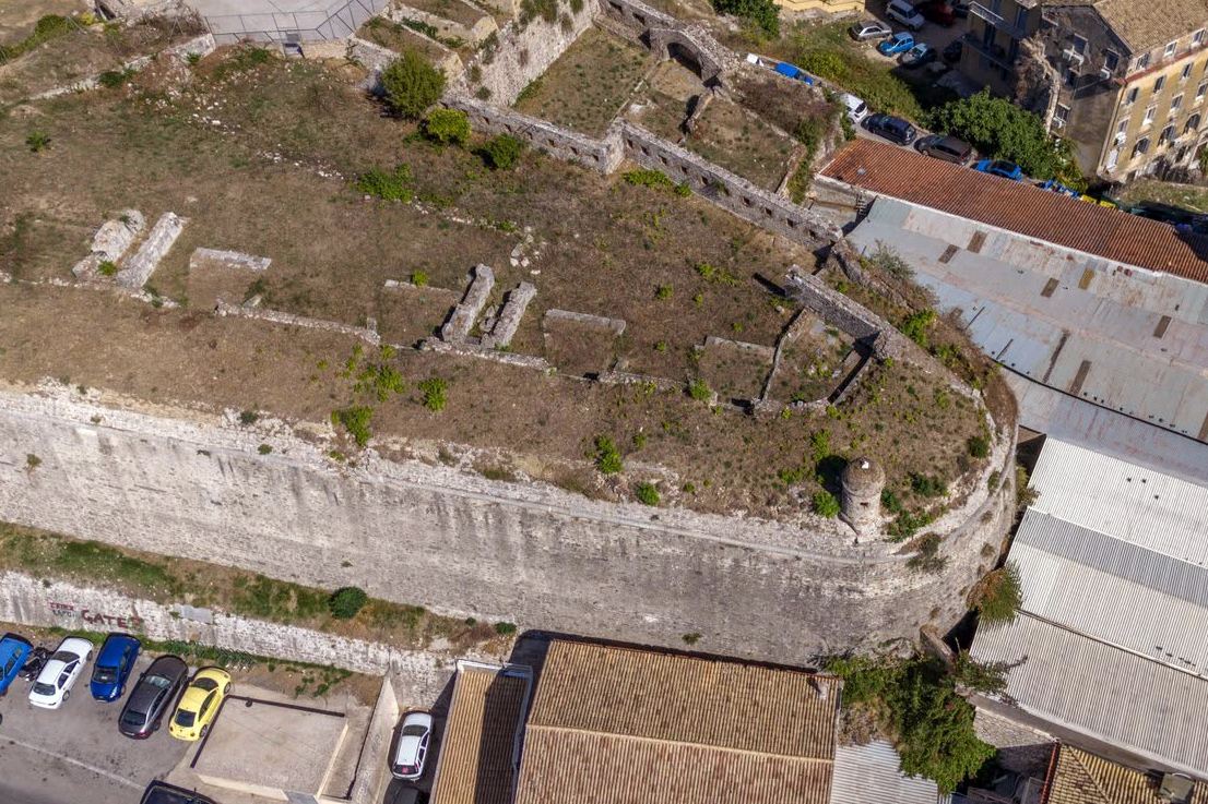 pics/corfu-sarantar_tip.jpg the orecchione of the south tip of Sarantaris bastion