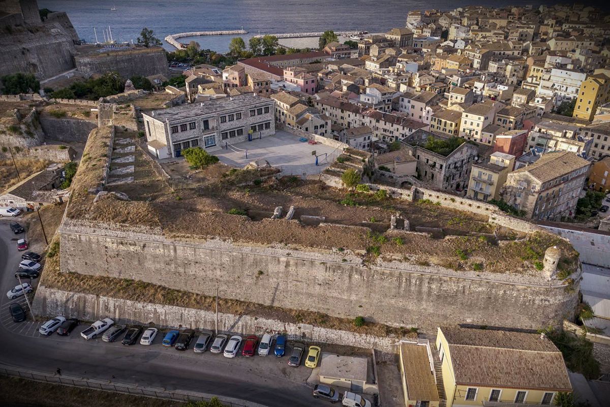 pics/corfu-sarantari3.jpg Sarantaris bastion