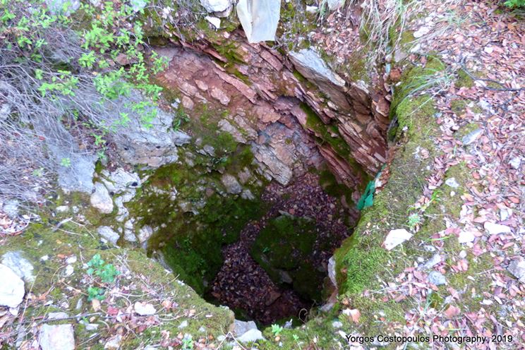 the treasure dig (?)-photo by Y.Costopoulos, 2019