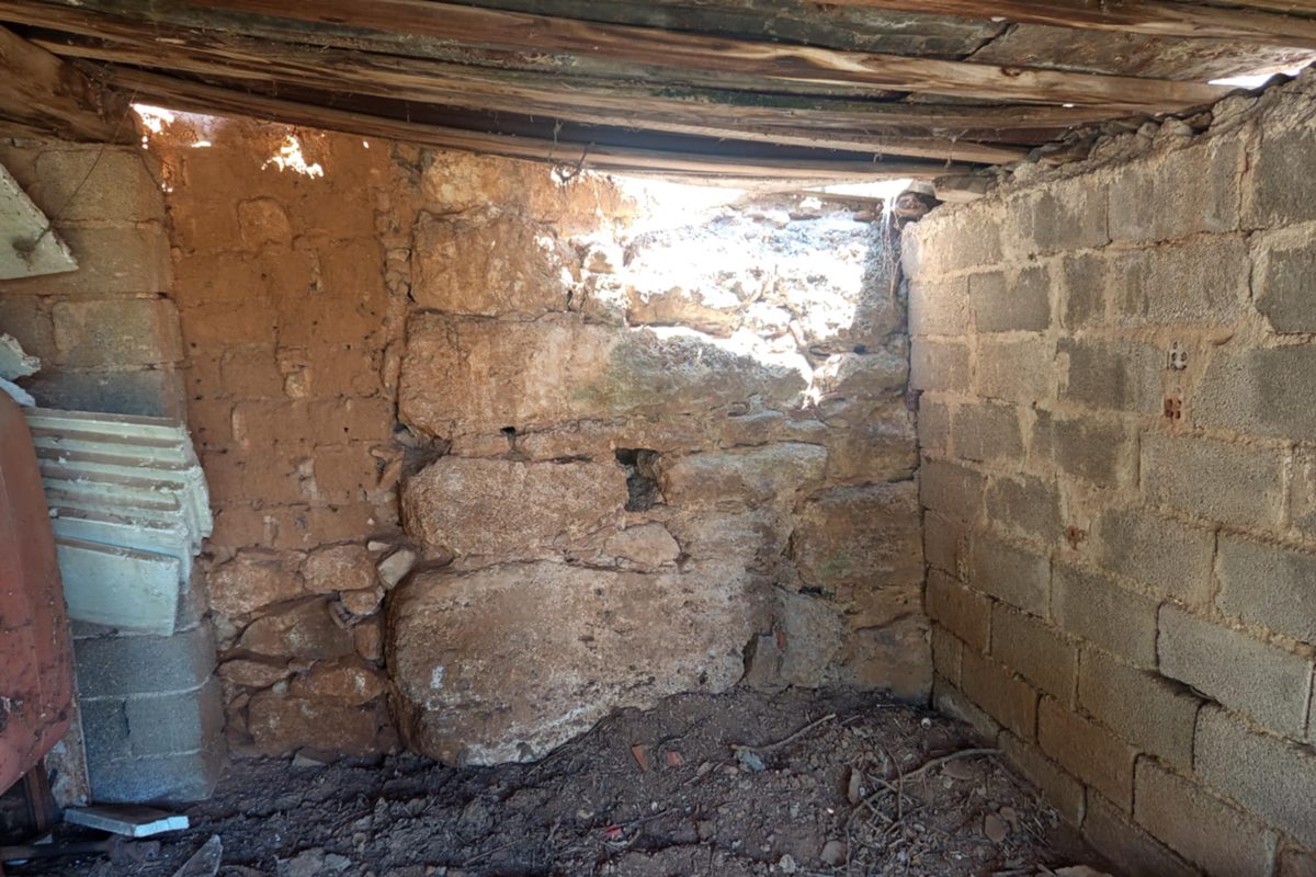 pics/drosia12.jpg the north side from inside the recent additions