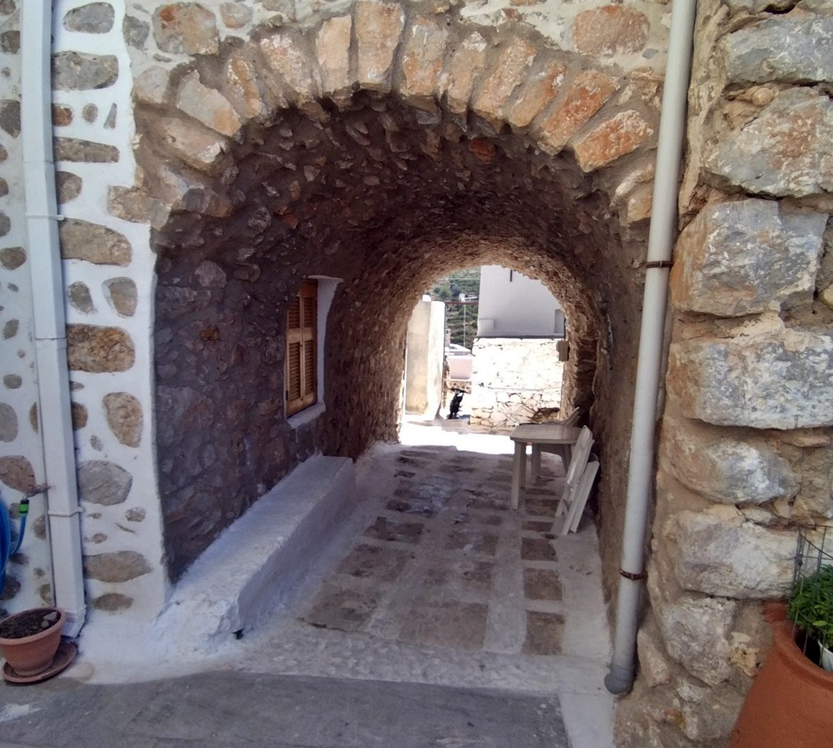 pics/elata-door2.jpg inside the village
