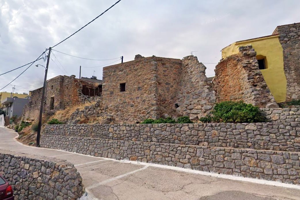 pics/elata05.jpg houses in defensive formation at the west side