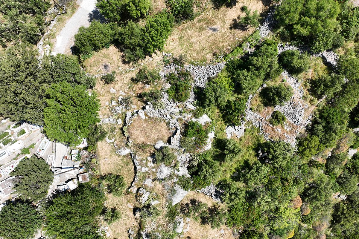 aerial view of SW side of the castle