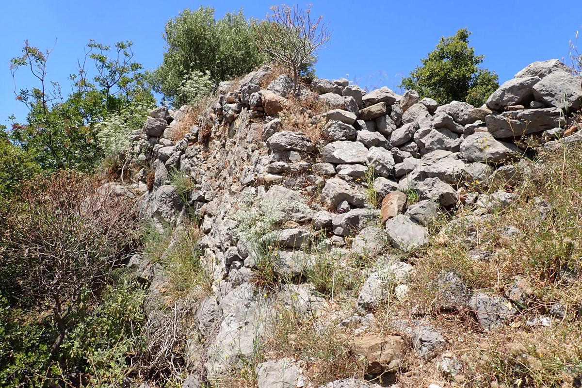 ruins of a building, probably a tower, at the south edge of the perimeter
