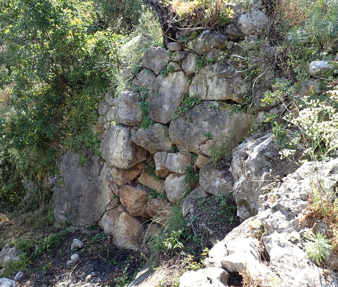 detail of the construction of the wall in the NW side