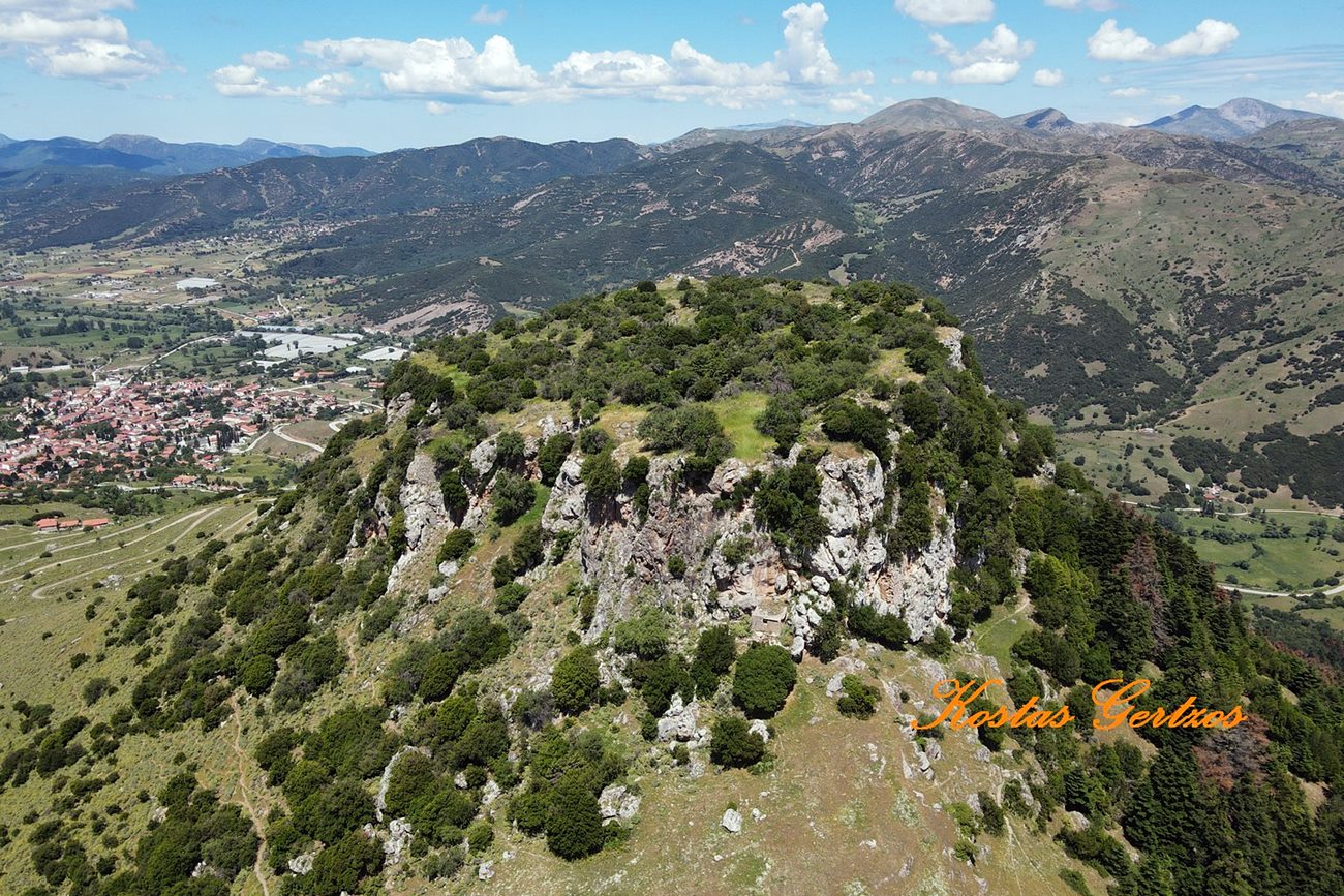 pics/kalavryta20.jpg view from the east, Kalavryta in the background