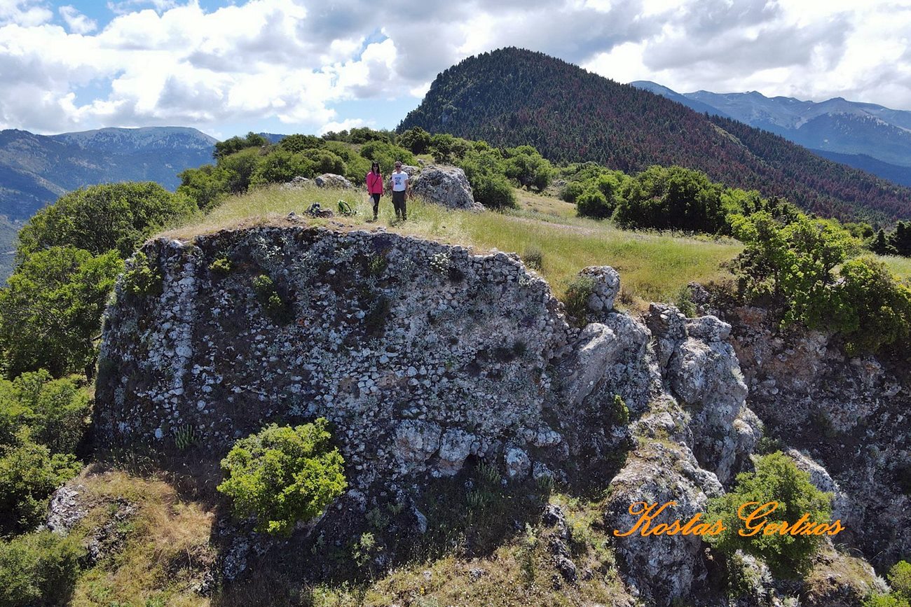 pics/kalavryta21.jpg the western side of the castle