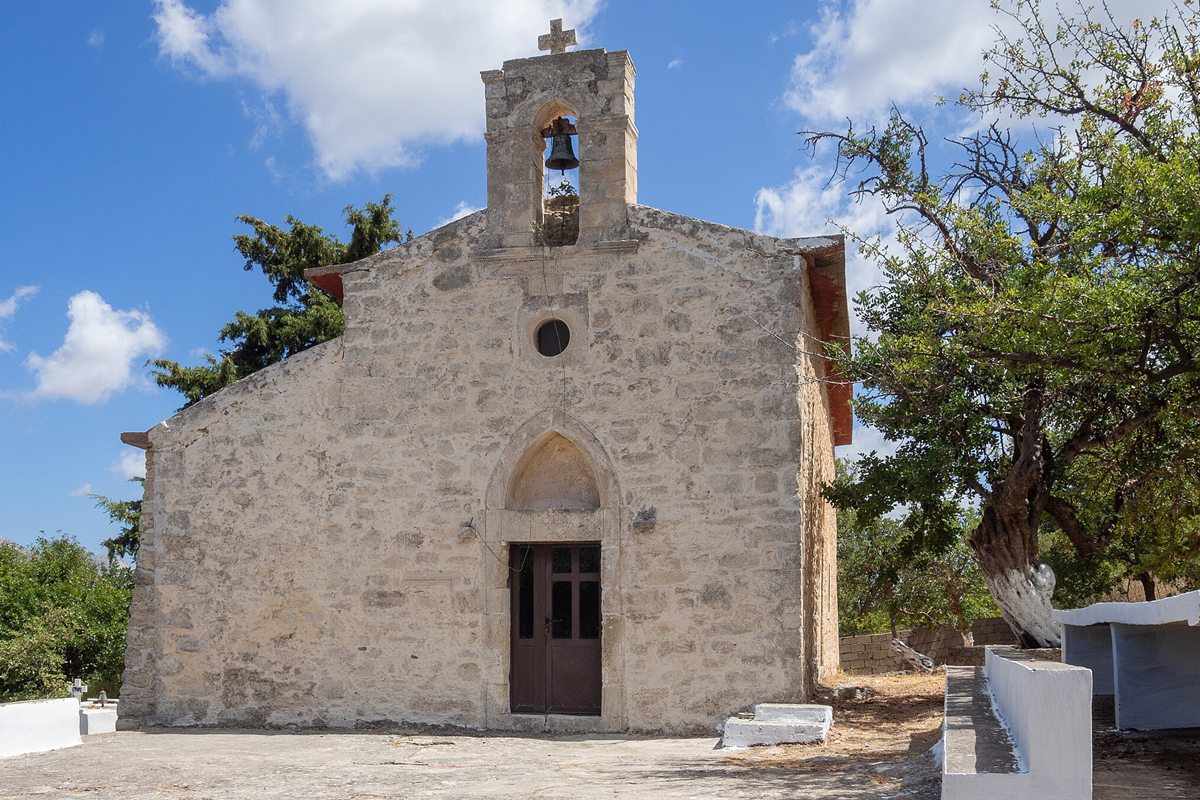 pics/kallergi11-church.jpg the church of Panagia on the hill of the castlke