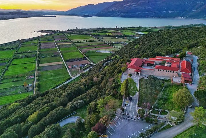 pics/kastritsa12-moni.jpg the monastery of Agios Ioannis Prodromos