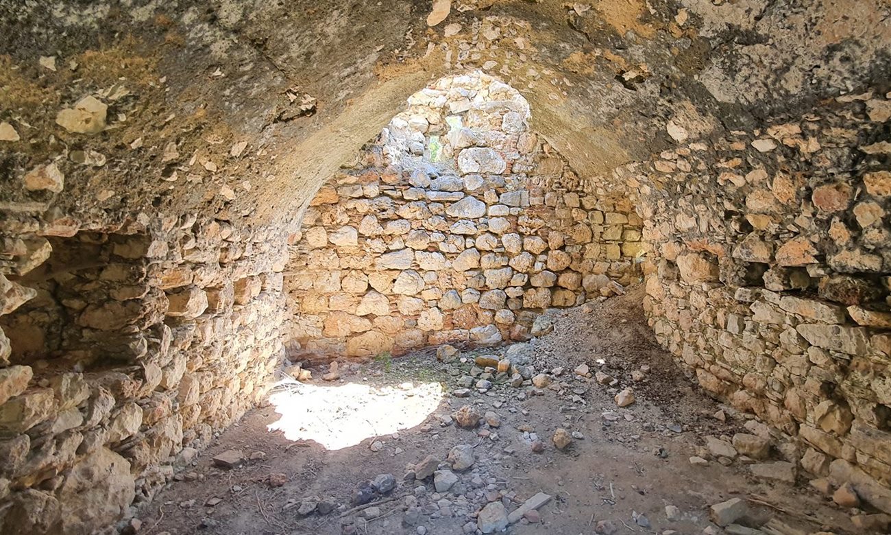 Tower of Oinoe in Megaris - Greek Castles