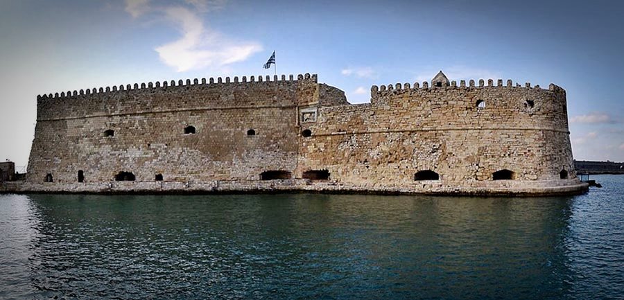 BalkanViator - Koules Castles (or previously known as Rocca a Mare, meaning  Sea Fortress) was built as a powerful fortress to protect the port of  Heraklion. However, in 1669, the Turks occupied