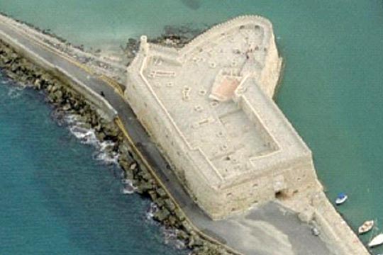 BalkanViator - Koules Castles (or previously known as Rocca a Mare, meaning  Sea Fortress) was built as a powerful fortress to protect the port of  Heraklion. However, in 1669, the Turks occupied