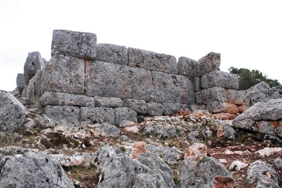 pics/krani6-SEtwr_dipylo.jpg a tower protecting a double gate at the eastern side