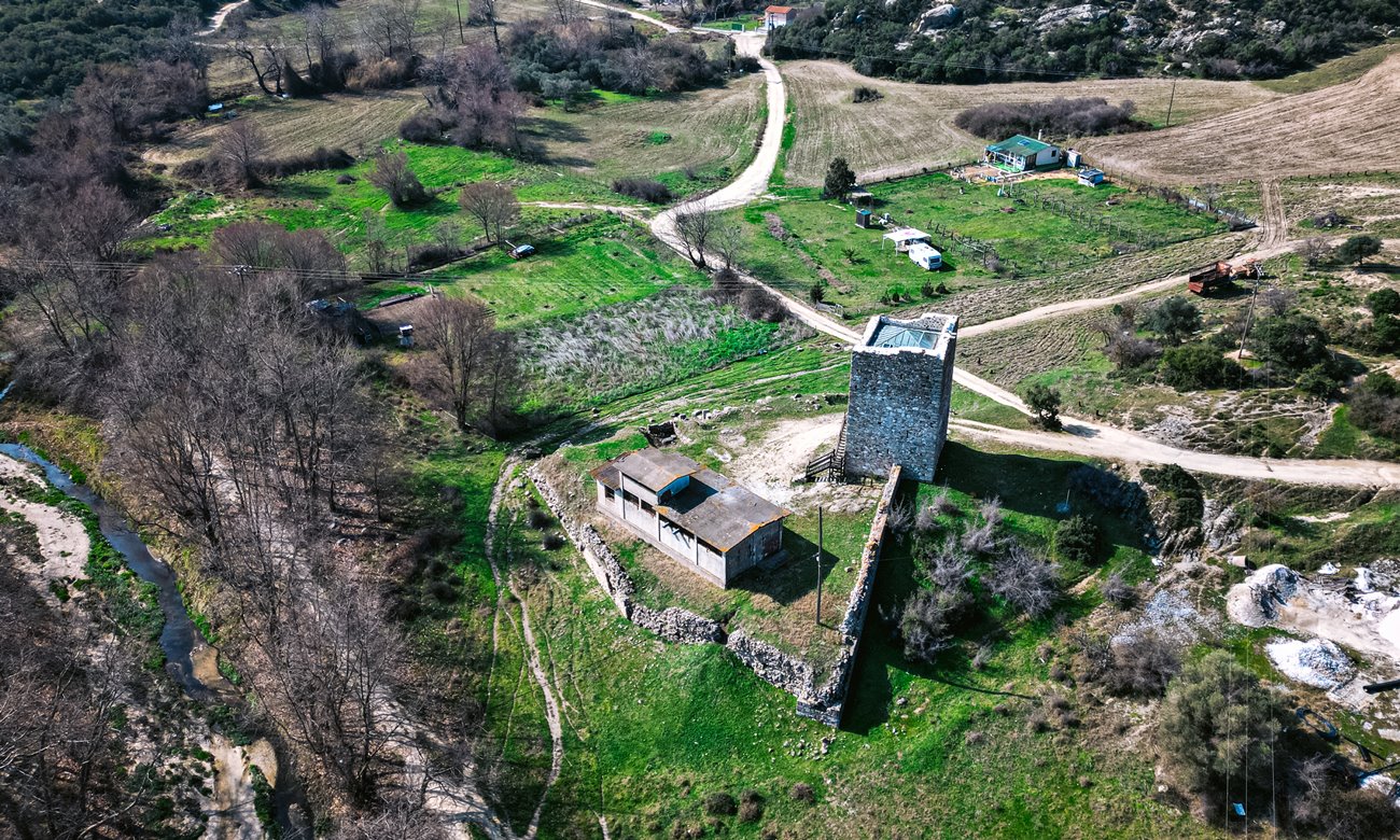 pics/krouna53.jpg Nikos Kavadas-April 2024
