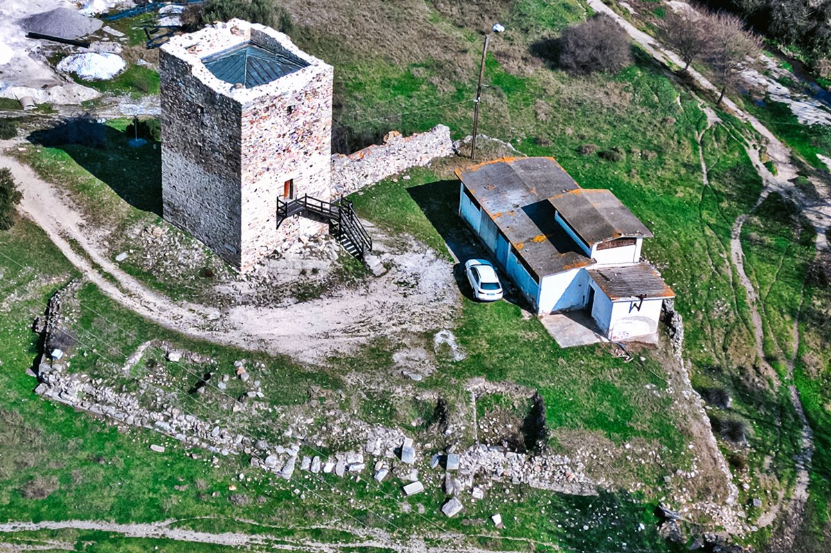 pics/krouna54.jpg Nikos Kavadas-April 2024