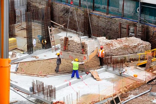 pics/larisa-works.jpg rearrangment works at Papanastasiou 52