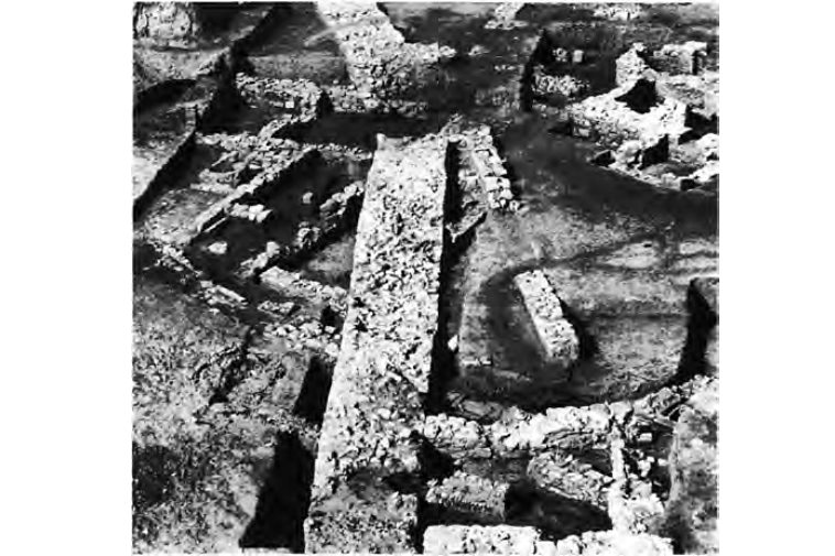 pics/larisa10old.jpg from the excavation works at Blanas square, 1990s