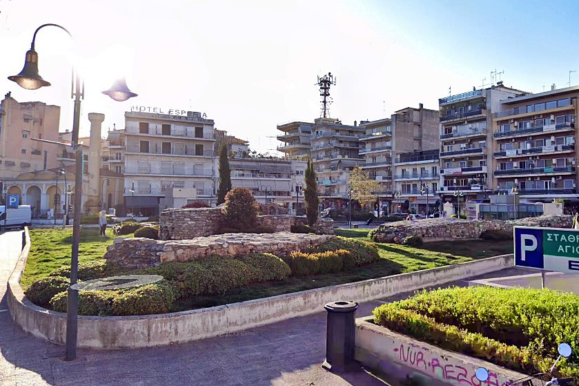 pics/larisa7.jpg the Byzantine ruins at Blanas square