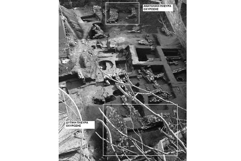 pics/larissa52old.jpg excavation works in Papanastasiou str. 52, in late 1980s