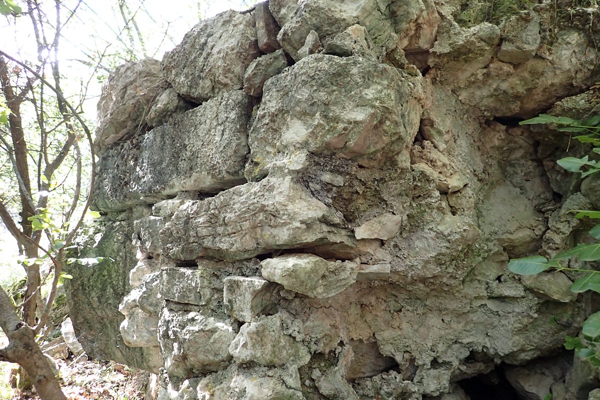 detail of wall corner outside, below and east of gate entrance area (mortar use)