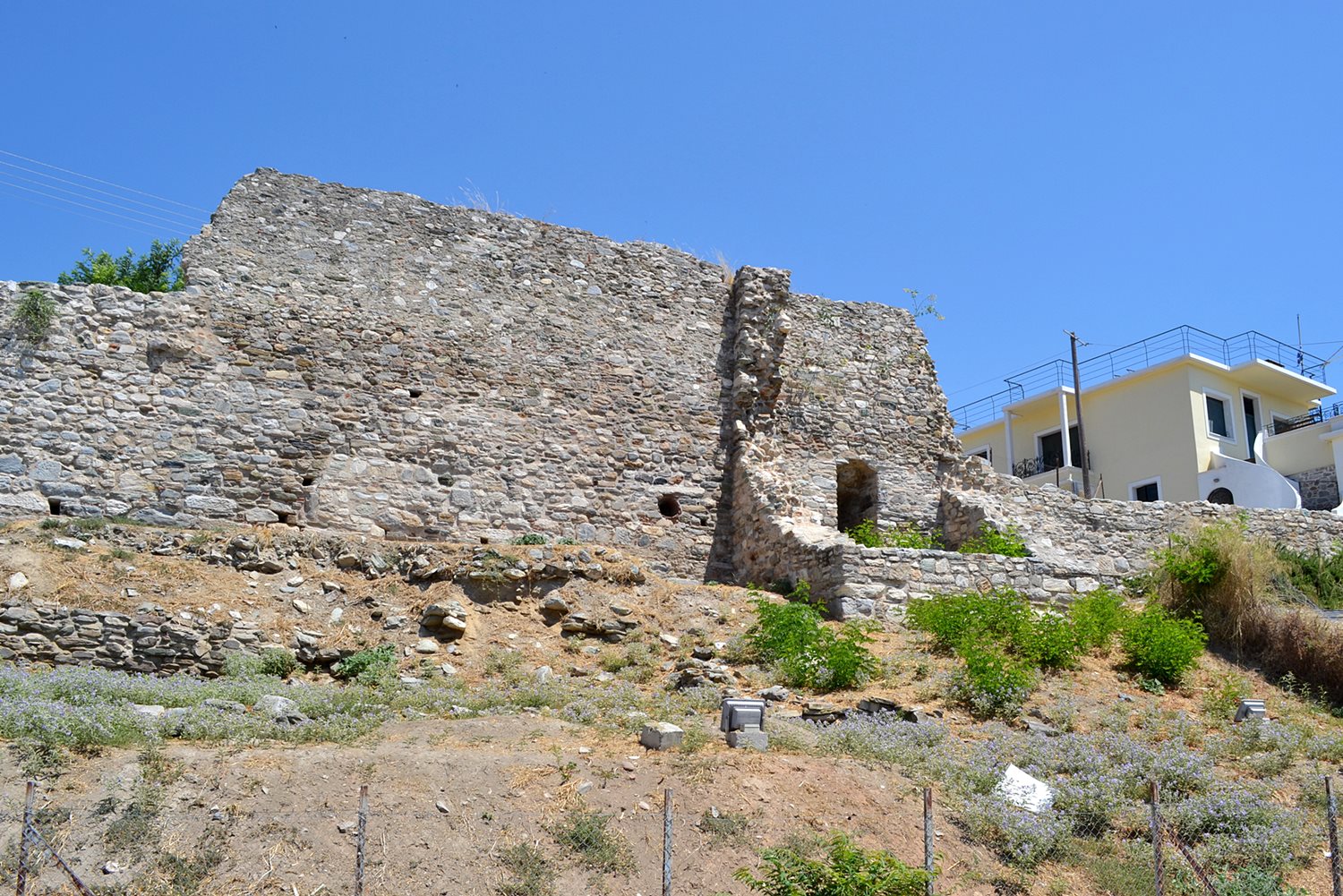 western side, photo Kastrologos, July 2020