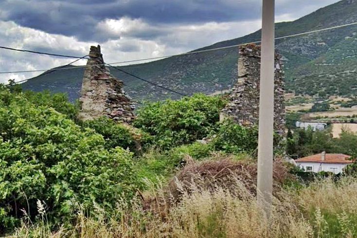 pics/pampoura5.jpg the tower from the old National Road