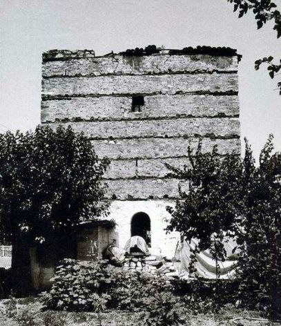 pics/pampouras-old.jpg older picture of the tower