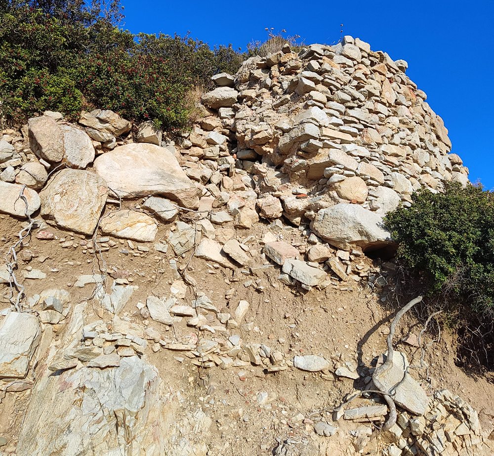pics/pandes7.jpg section of the wall interrupted and destroyed by the road
