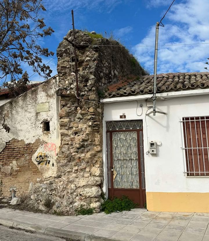 pics/patra-out5.jpg Remains of the fortification outside the castle (Nick Batalis, Jan 2026)