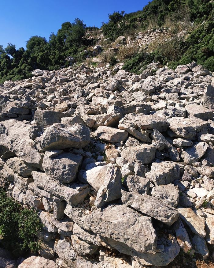 pics/pefko9.jpg settlement remains, Sakis Lemonakis, Nov 2019