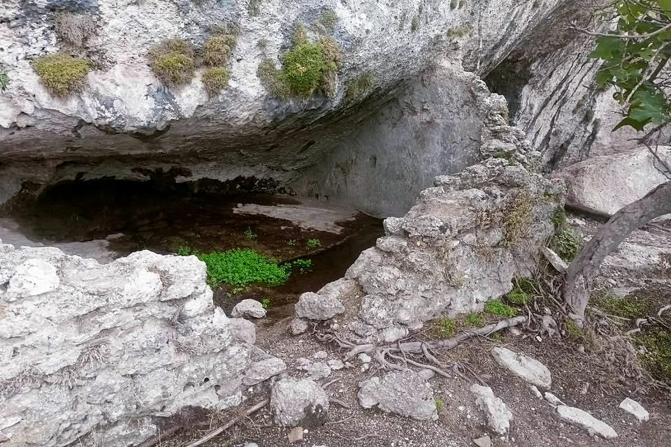 pics/plyfego52-cistern.jpg cistern