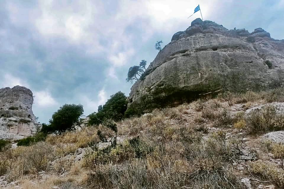 pics/plyfeho41.jpg the NE rock