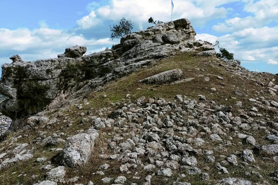 pics/plyfeho45.jpg the NE rock