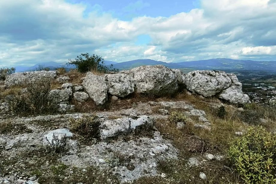 pics/polyfego46.jpg remains of the fortification