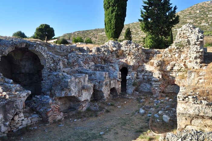pics/pythagor-church.jpg ruins of a basilica