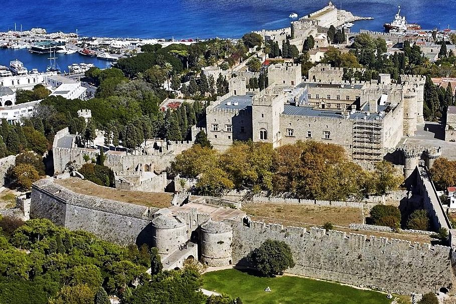 File:Palace of the Grand Masters, Rhodes.jpg - Wikimedia Commons