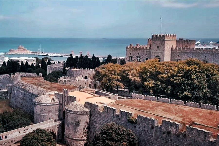 pics/rhodes66.jpg view from SW; left, the D’ Amboise gate