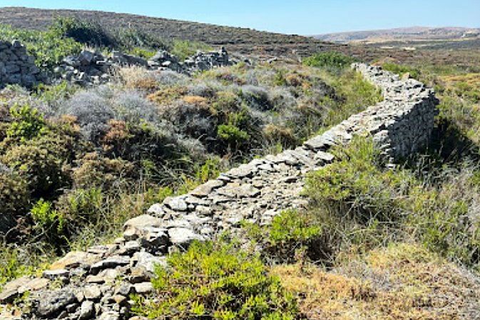 pics/skalafisini12.jpg wall structure