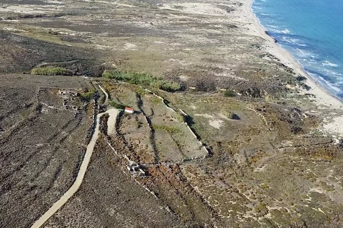 pics/skalafisini13.jpg aerial view from the south