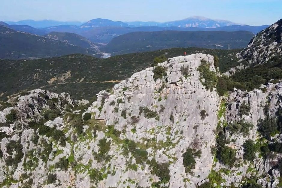 pics/varasova35.jpg the SW side of the castle (only rocks)
