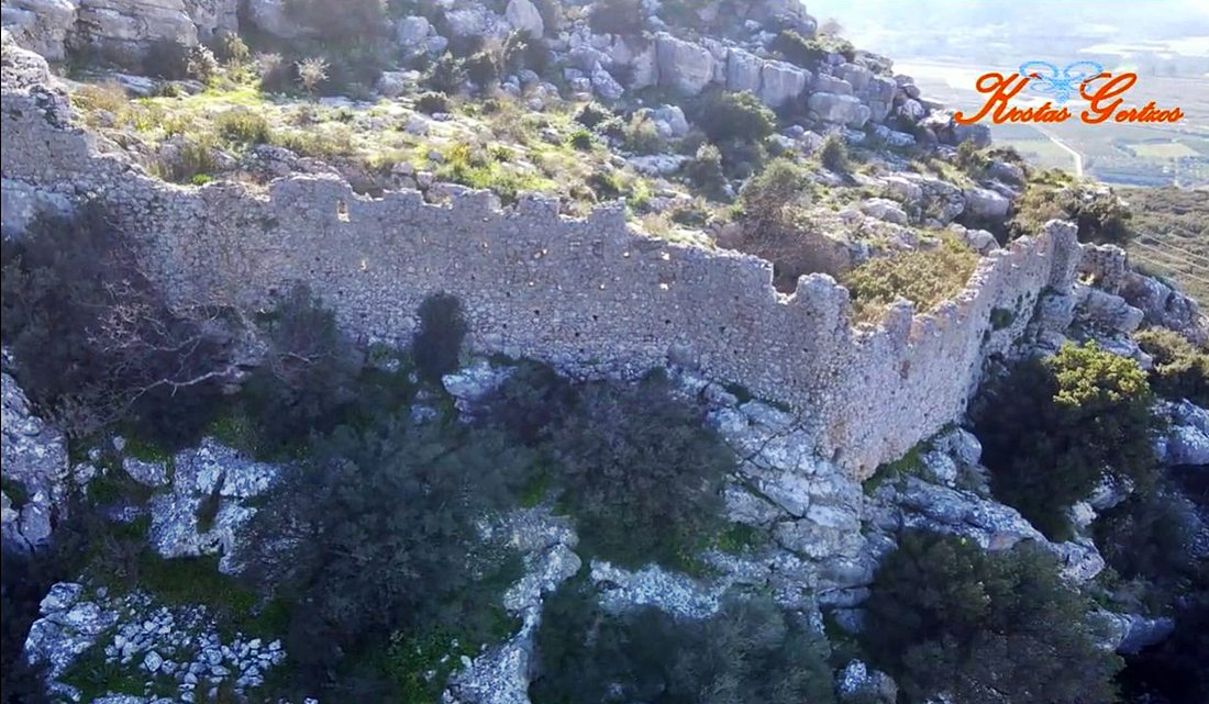 pics/varasova35a.jpg the NE side of the castle