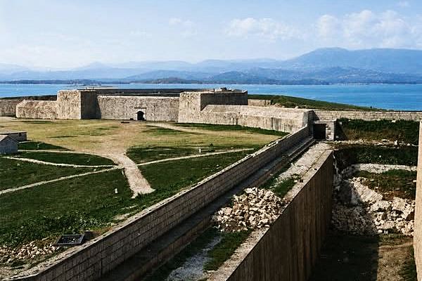 colored photo of  Wellington fort viewed from fort George